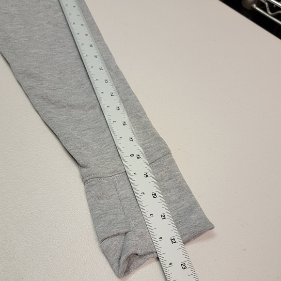 Under Armour Light Gray Hoodie with Navy Accents Size XL - Picture 6 of 9